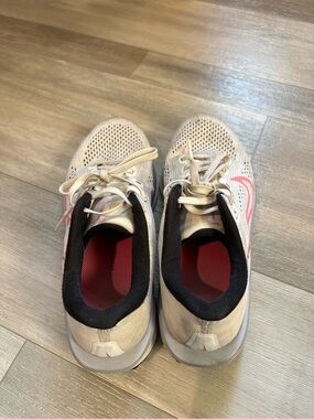 Nike Women's Beige Sneakers with Pink Swoosh